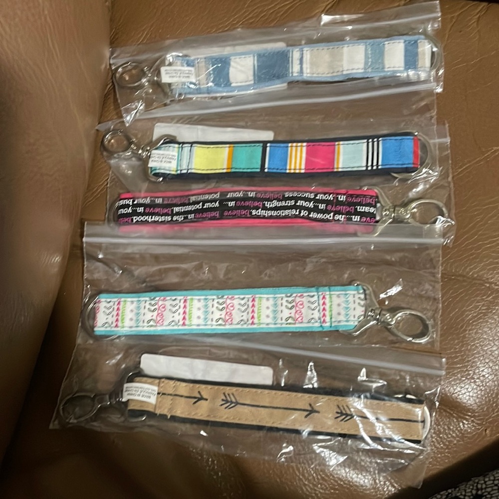 Set of 5 New ThirtyOne hang it up key fobs